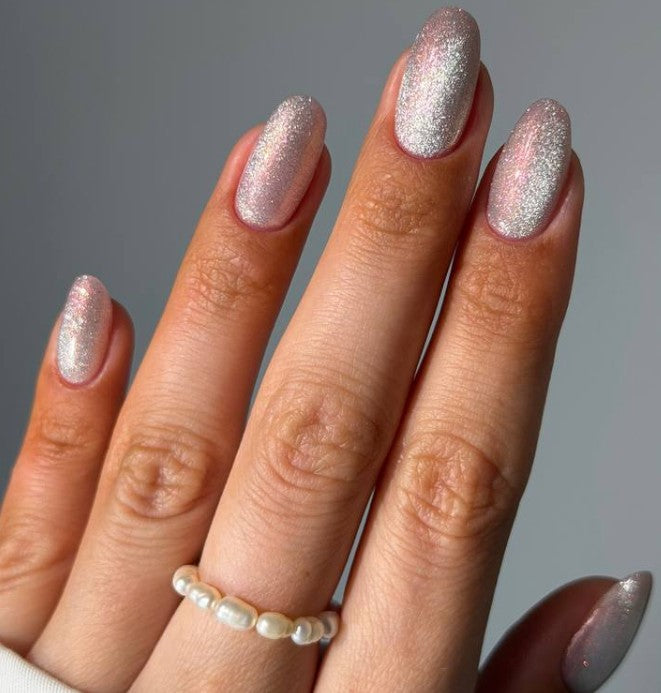 Лак для ногтей Lacquer Divna Silk Cat Eye 01 13 мл