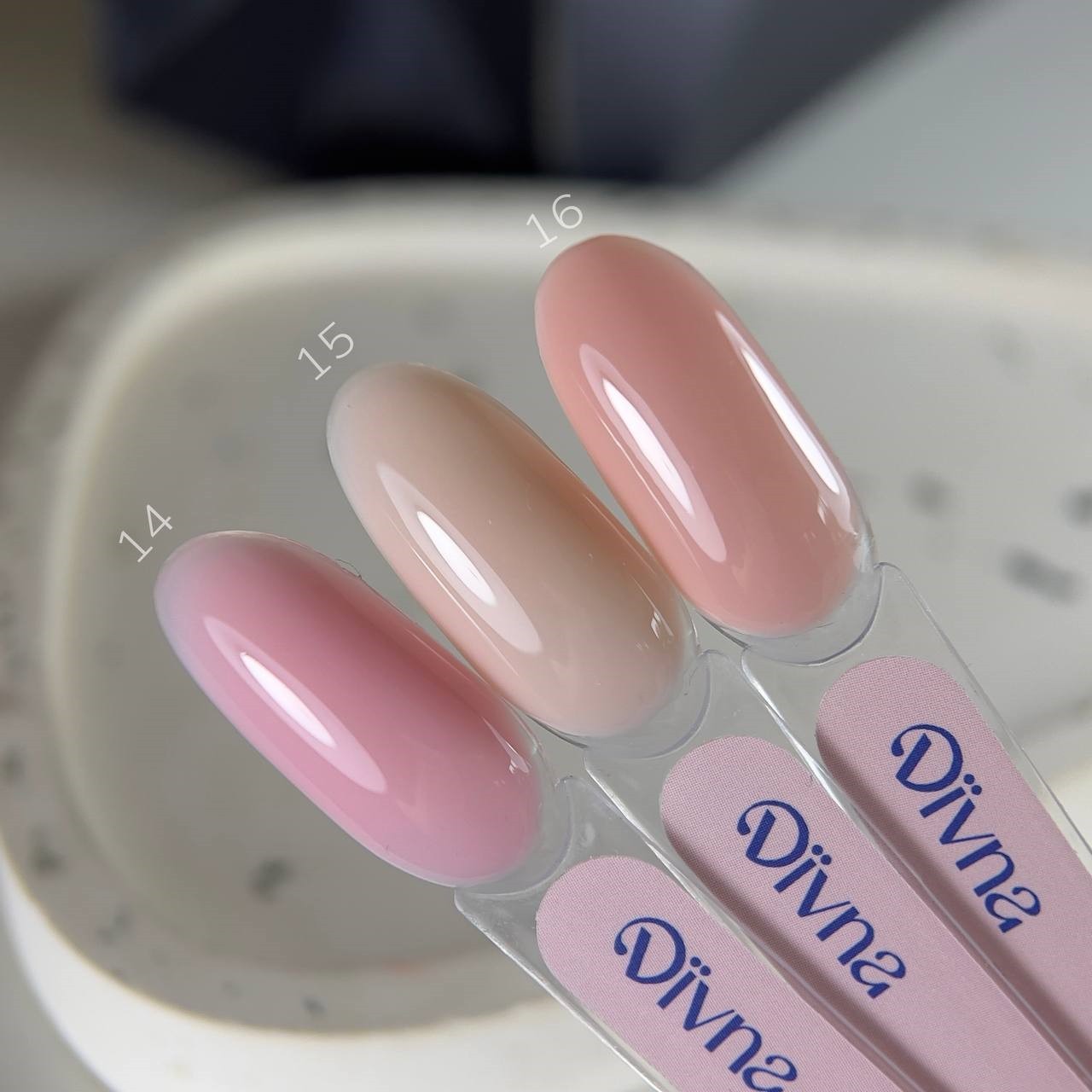 Гель-бальзам Divna Balmy Gel 14 с базовой консистенцией, 13 мл.