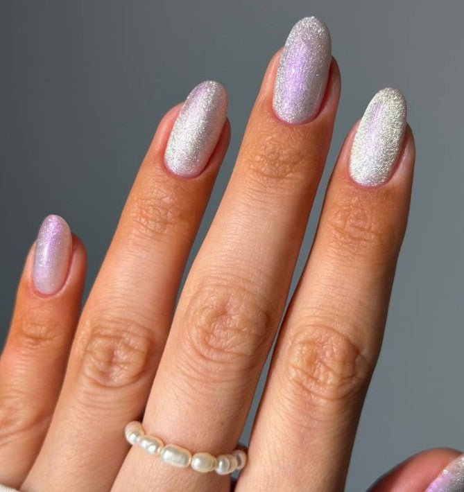 Лак для ногтей Lacquer Divna Silk Cat Eye 01 13 мл